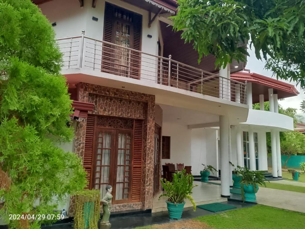 White Win Villa Elewala Экстерьер фото